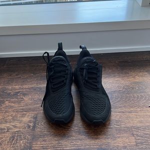 All black Nike air max 270
